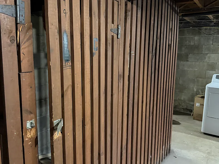 Private Locking Storage Unit