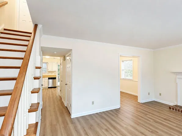 73 Court Pl, Charlottesville, VA 22901