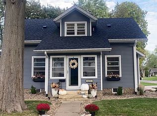 400 E 1st St, Pella, IA 50219