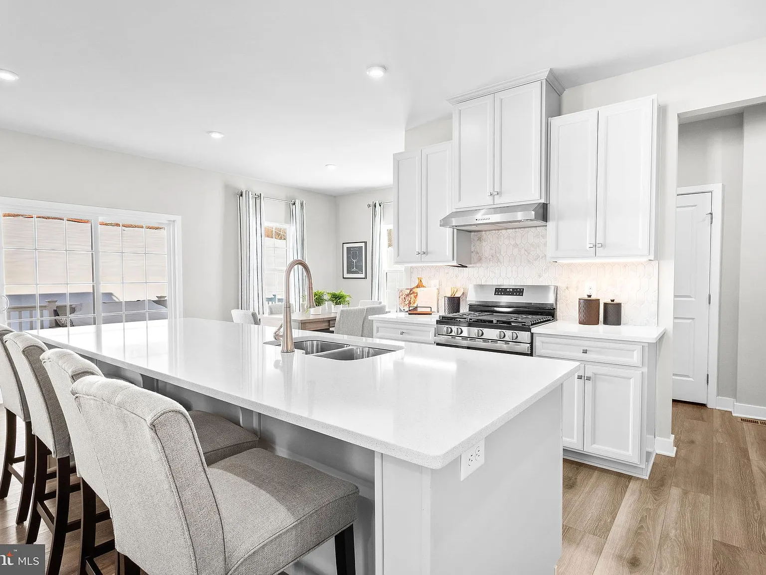 4 bed, 2.5 bath, 3133 sqft, $3,300 — Photo 4