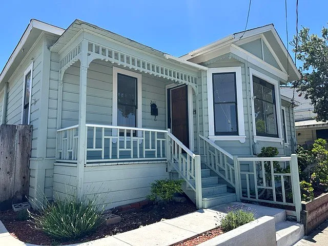 261 Irving Ave — Photo 1