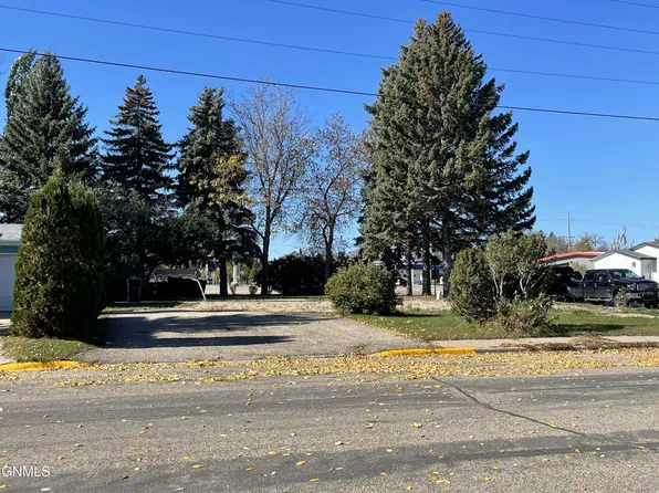 15 3rd Ave S, Carrington, ND 58421