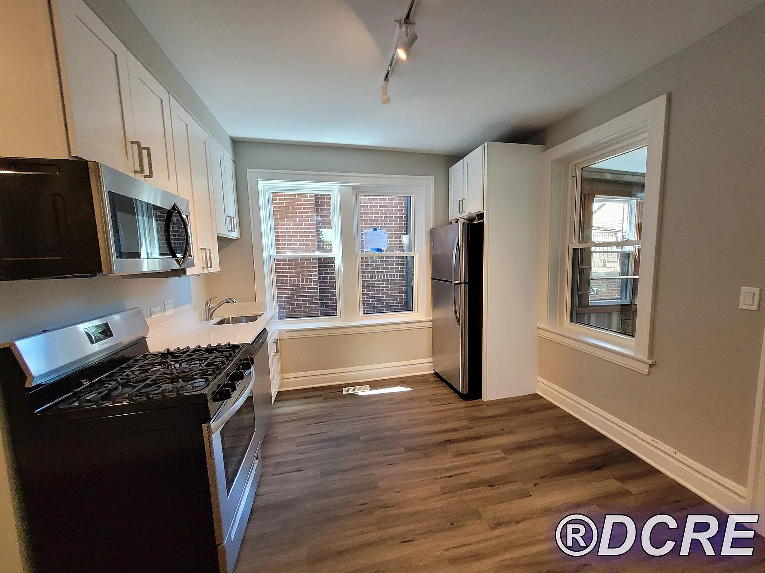 1714 N Wolcott Ave — Photo 2