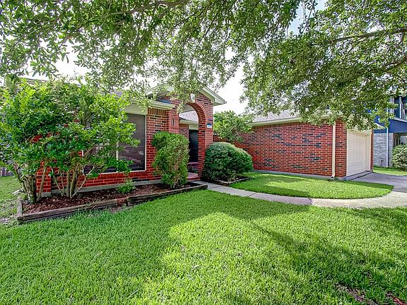 2nd image of 18011 Hobby Forest Ln