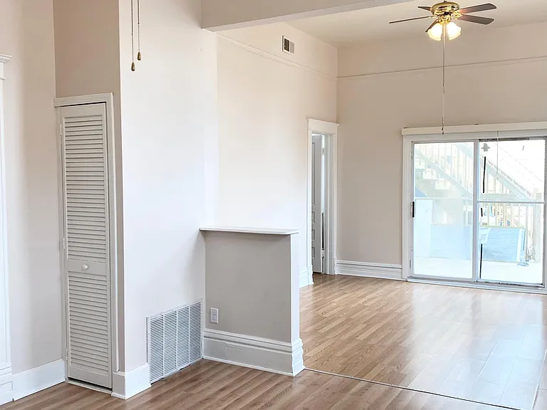 1634 W Addison St #1 — Photo 7