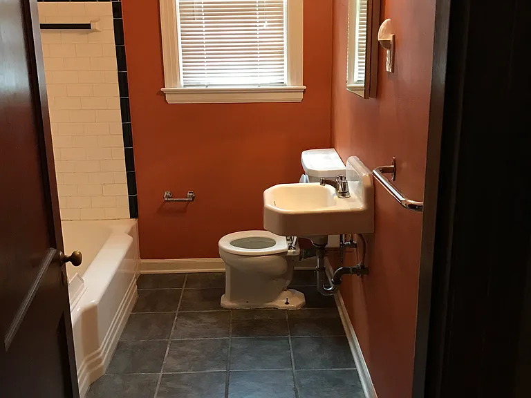 2289 Monroe Ave — Photo 9