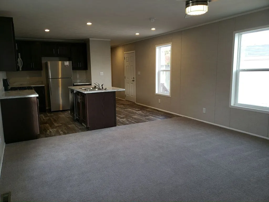 3 bed, 2.0 bath, 1029 sqft, $1,574 — Photo 4