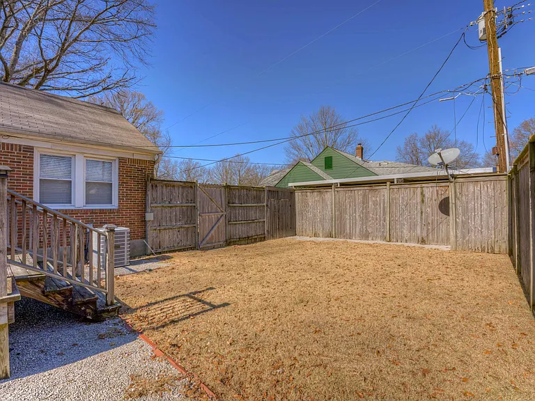 272 Aurora Cir — Photo 21