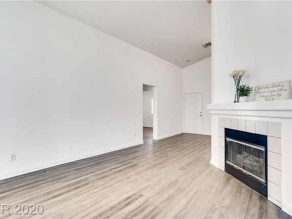 5th image of 2207 W El Campo Grande Ave