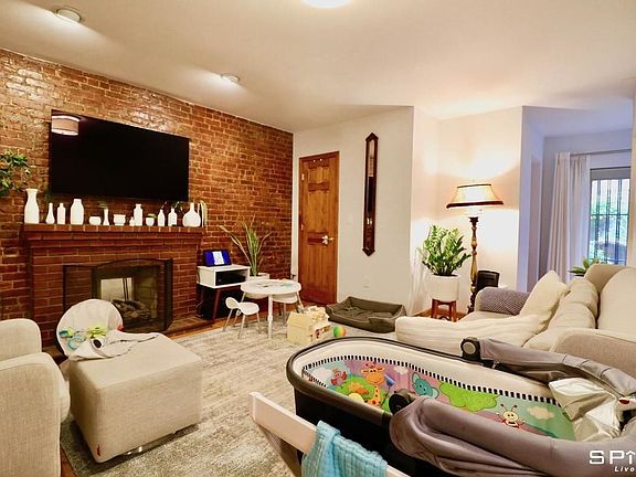 2nd image of 133 W 74th St APT B