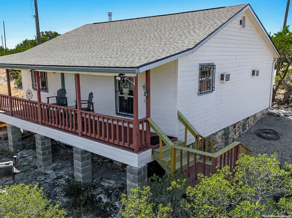 1792 SD 52300, Rocksprings, TX 78880