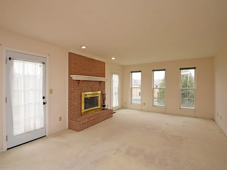 6169 Hillsdale Ln — Photo 9
