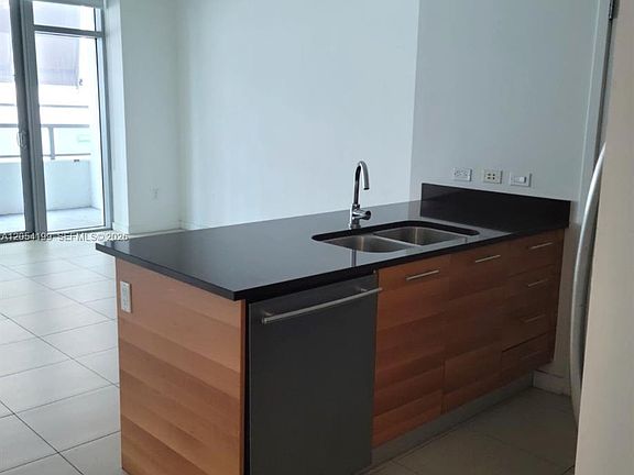 4th image of 3301 NE 1st Ave APT L0205