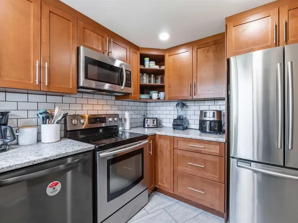 19240 119th Ave #8, Pitt Meadows, BC V3Y 2E8