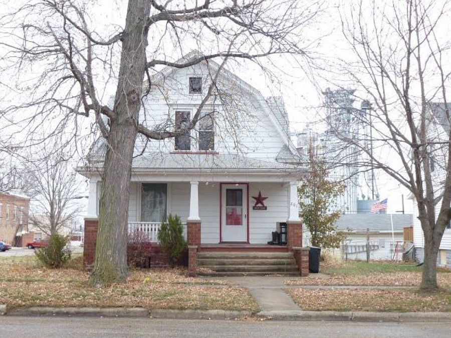 1st image of 201 S Lilac St
