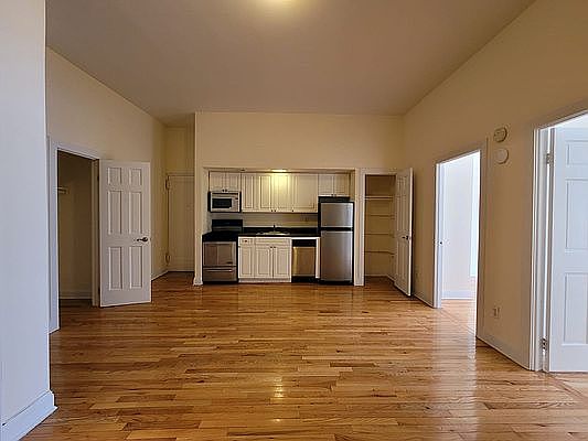 2nd image of 881 10th Ave #2Y