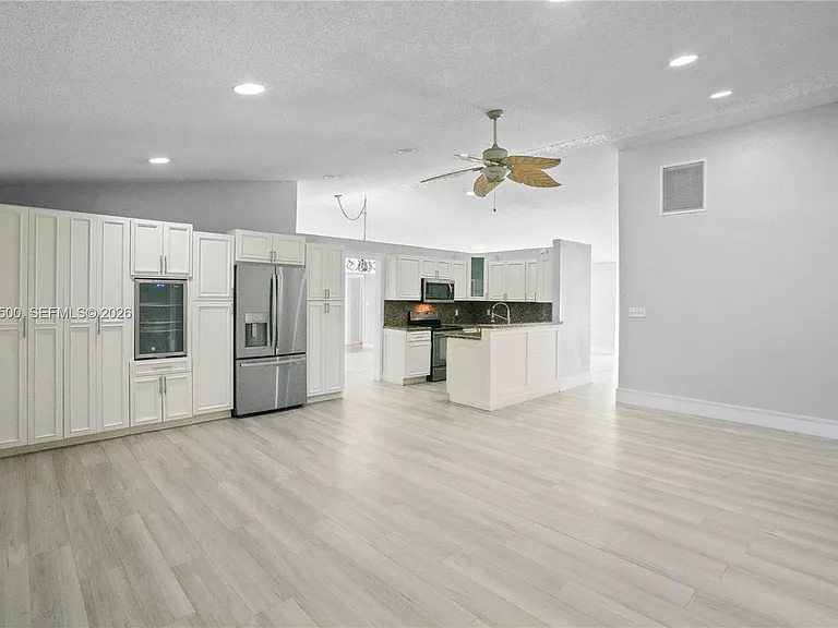 4040 NE 6th Ave — Photo 13