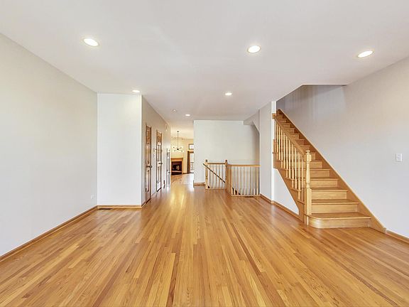 2nd image of 1421 W Erie St #1