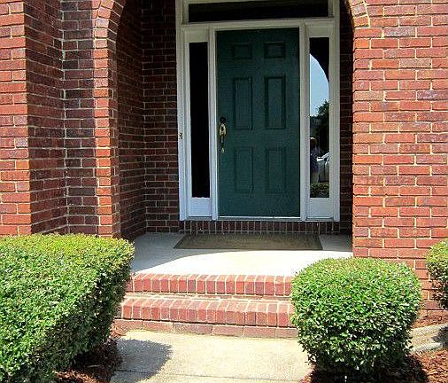 3rd image of 2724 N Hampton Dr
