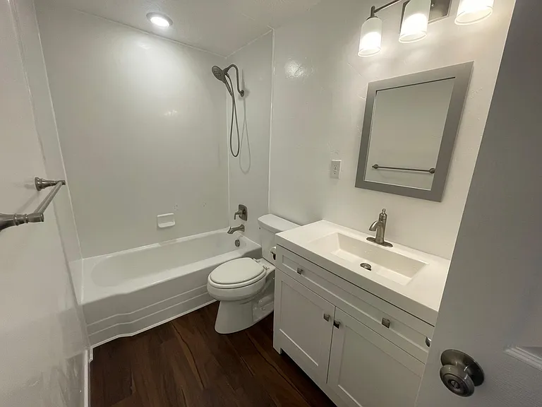 2202 E Hugo Ave — Photo 2