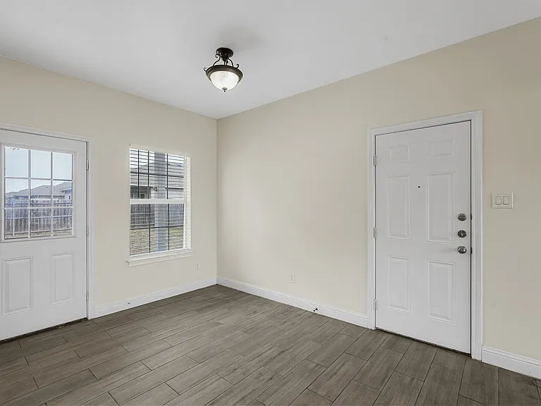 2103 Oliver St — Photo 8