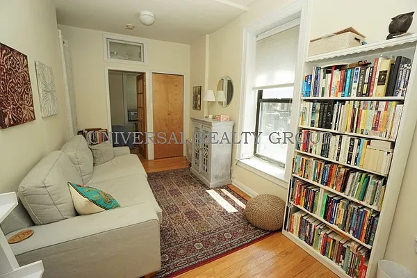 Rented by Universal Realty Group | media 4