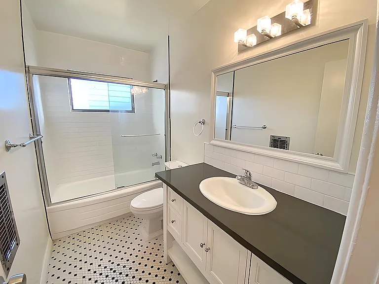 1026 N Genesee Ave #9 — Photo 13