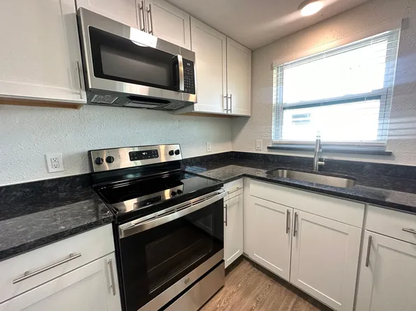 Lemon Bay Bungalows, 45 & 55 W Fray St #3, Englewood, FL 34223