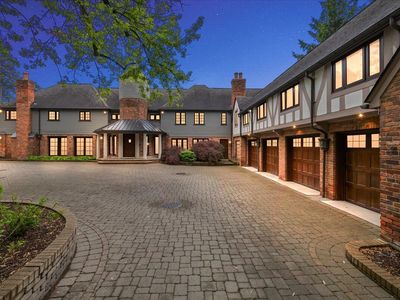 490 E Long Lake Rd, Bloomfield Hills, MI, 48304
