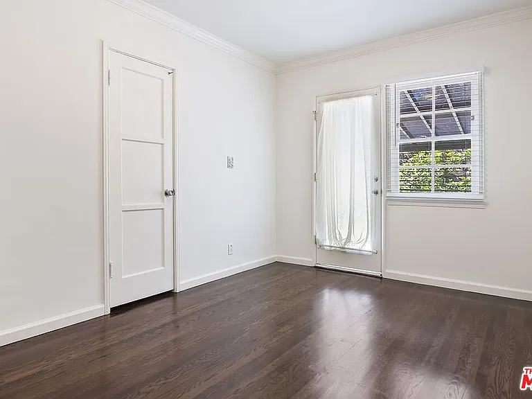 2519 S Bentley Ave — Photo 21