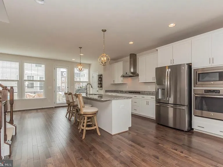 42275 Lancaster Woods Sq — Photo 3