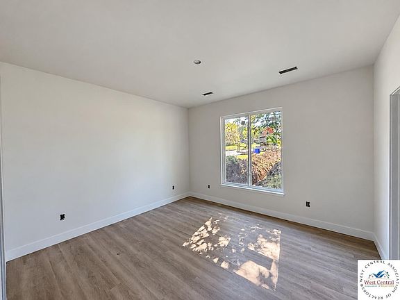 4th image of 105 W Morgan St