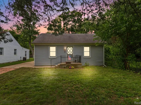 21409 Oxford Ave, Farmington Hills, MI 48336