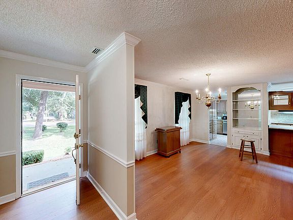 3rd image of 400 Shakespeare Dr