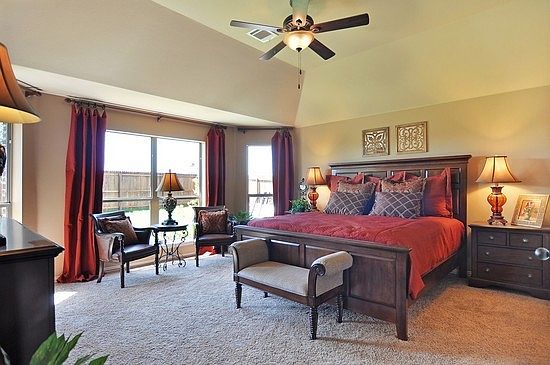 Master Bdrm W/Sitting Area