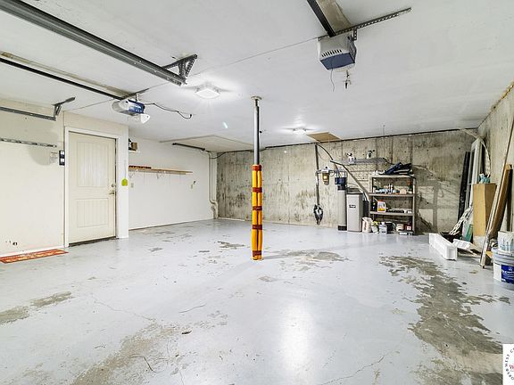 3rd image of 904 Summit Rd