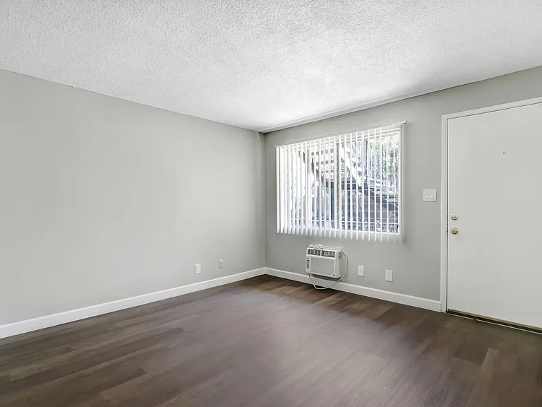 Potomac Apartments — Photo 16