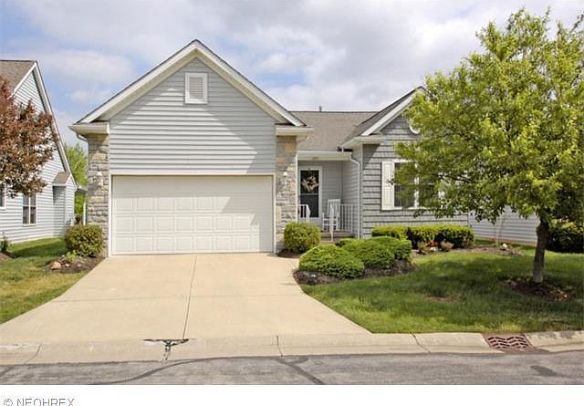 1st image of 403 Stonehedge Dr