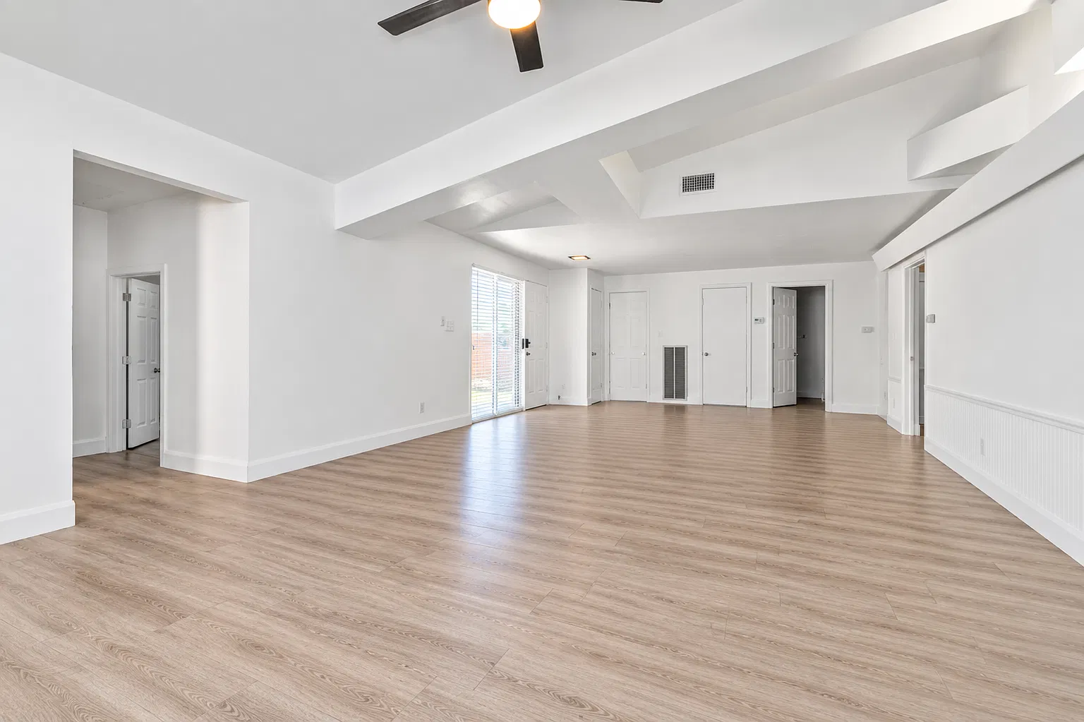 6 bed, 2155 sqft, $8,500 — Photo 1