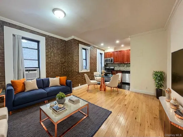 2106 35 #C3, Astoria, NY 11102
