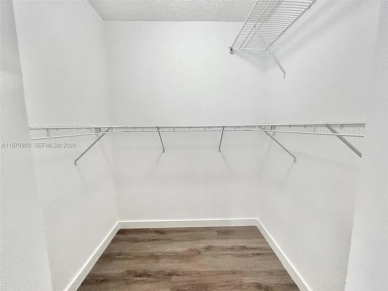 400 Palm Cir W #201 — Photo 25