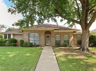3705 Falcon Lake Dr, Arlington, TX 76016
