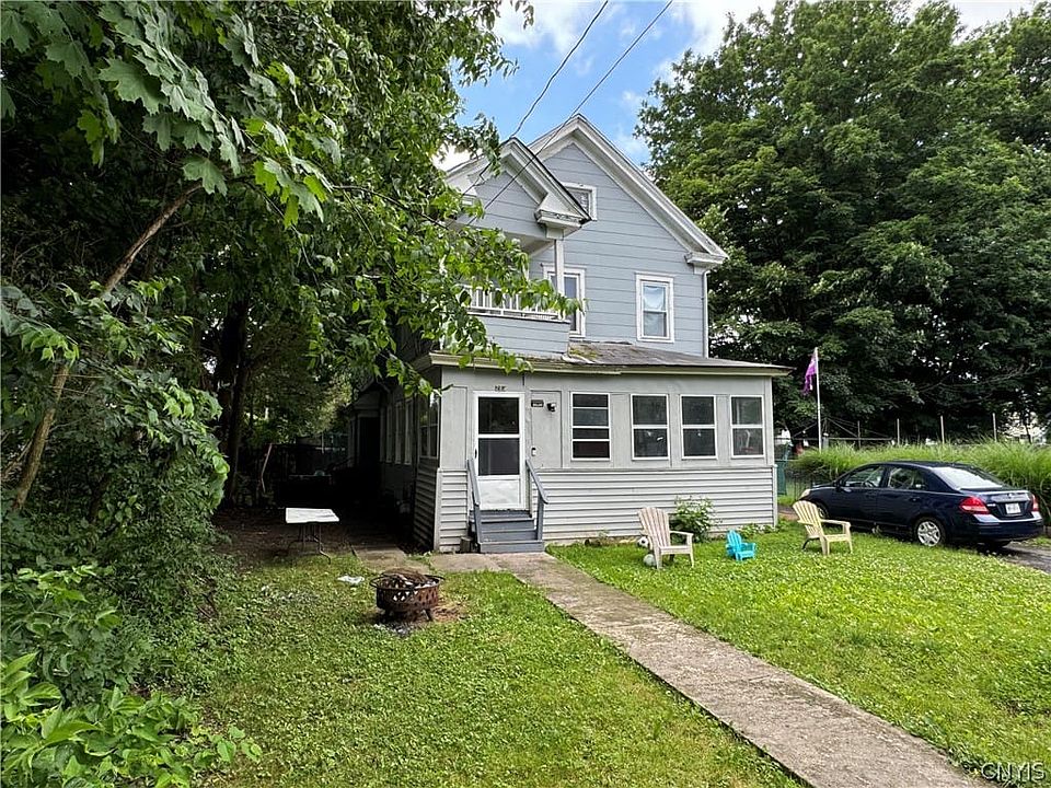 2nd image of 212 Barrett St