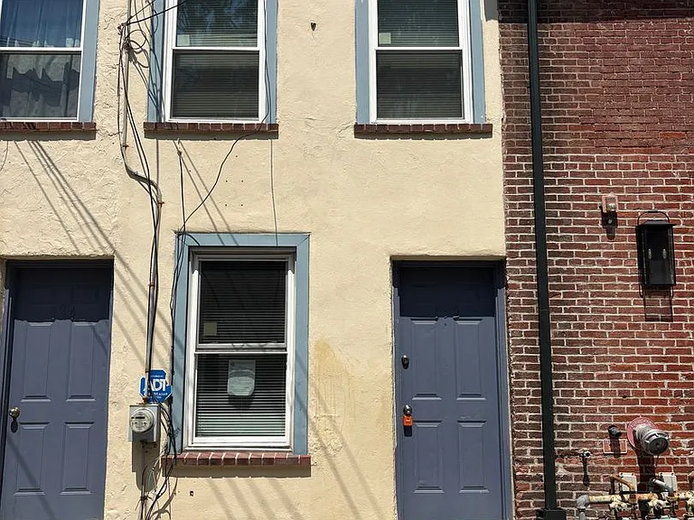132 W Prescott Aly — Photo 1
