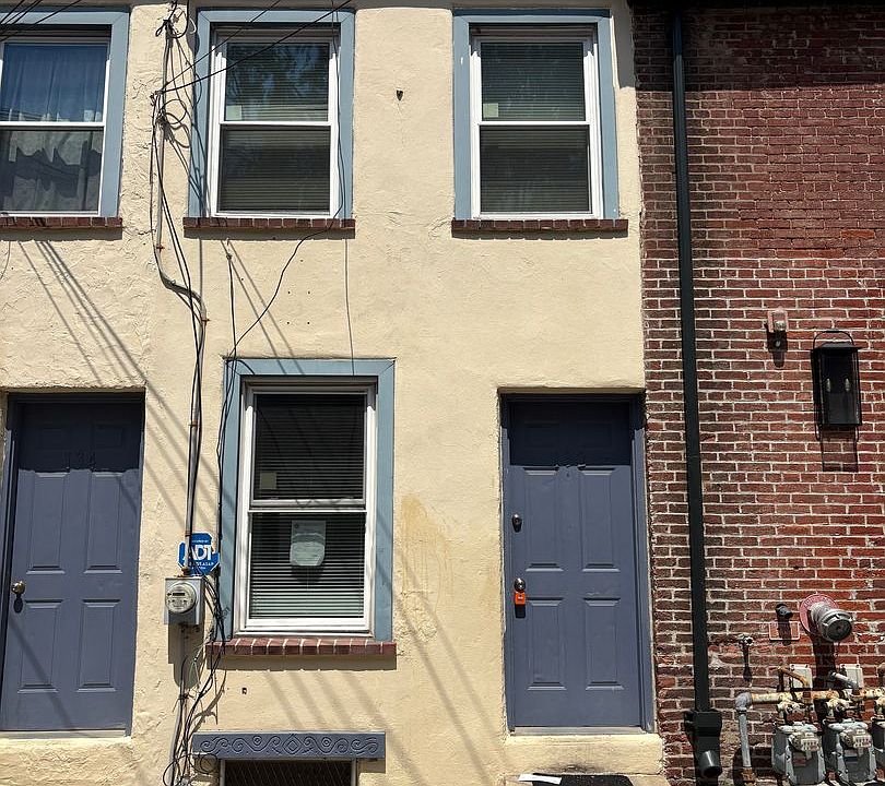 1st image of 132 W Prescott Aly
