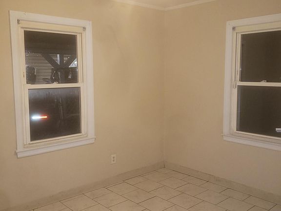 5th image of 2981 Woodland Ave