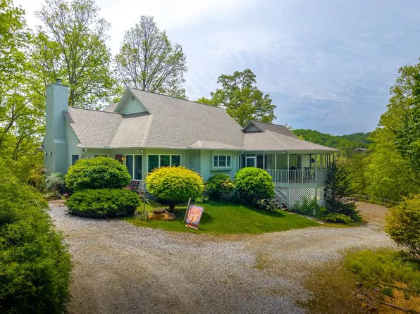 820 Country Walk, Franklin, NC 28734