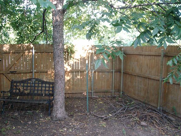 Side yard meditation garden