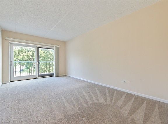 5th image of 1111 Burlington Ave Unit 211