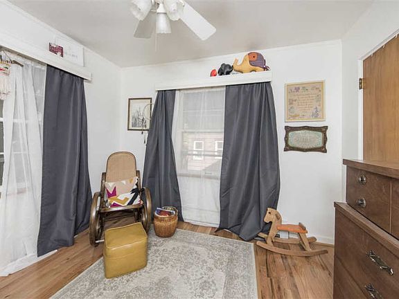 5th image of 1612 W Margaret Ave